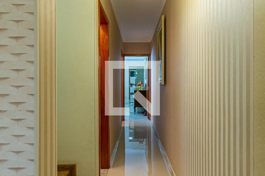 Corredor de casa à venda com 3 quartos, 300m² em Vila Alzira, Santo André