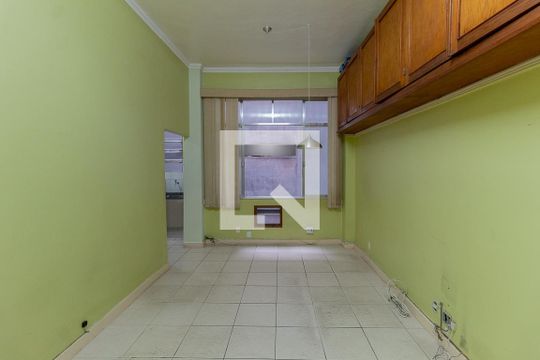 Sala/Quarto de kitnet/studio para alugar com 1 quarto, 26m² em Centro, Rio de Janeiro