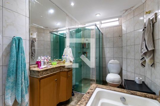 Banheiro de apartamento à venda com 1 quarto, 77m² em Sé, São Paulo