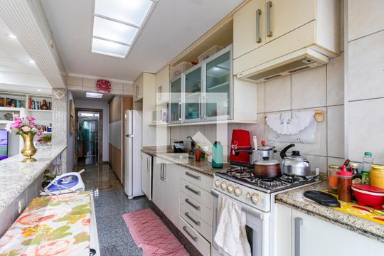 Cozinha de apartamento à venda com 1 quarto, 77m² em Sé, São Paulo