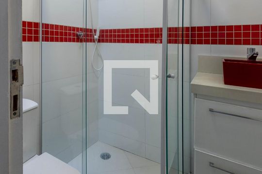 Banheiro de casa à venda com 2 quartos, 90m² em Vila Califórnia, São Paulo