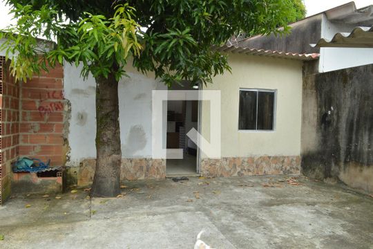 Fachada de casa para alugar com 1 quarto, 60m² em Taquara, Rio de Janeiro