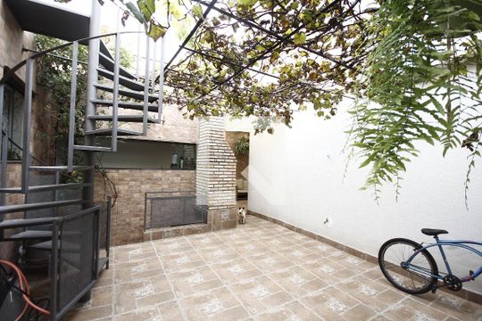 Quintal de casa à venda com 3 quartos, 250m² em Vila Monumento, São Paulo