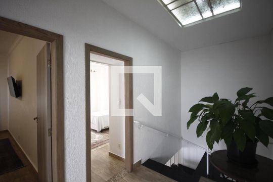 Corredor de casa à venda com 3 quartos, 250m² em Vila Monumento, São Paulo