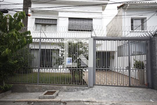Fachada de casa à venda com 3 quartos, 250m² em Vila Monumento, São Paulo
