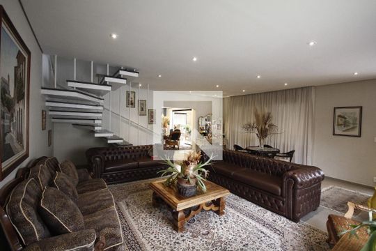 Casa à venda com 3 quartos, 250m² em Vila Monumento, São Paulo