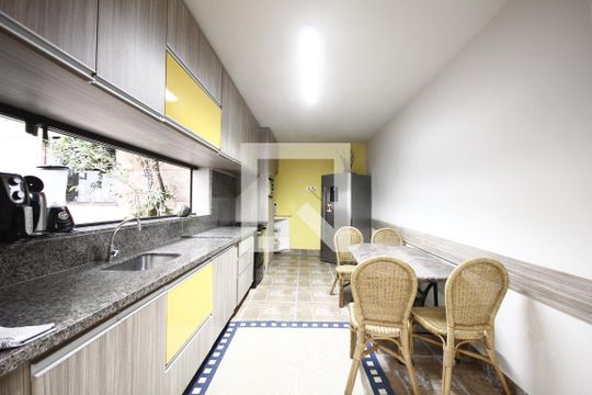 Cozinha de casa à venda com 3 quartos, 250m² em Vila Monumento, São Paulo