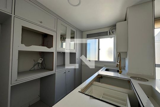 Cozinha de apartamento à venda com 2 quartos, 50m² em Feitoria, São Leopoldo
