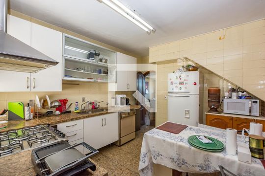 Cozinha de apartamento para alugar com 3 quartos, 320m² em Vila Paris, Belo Horizonte