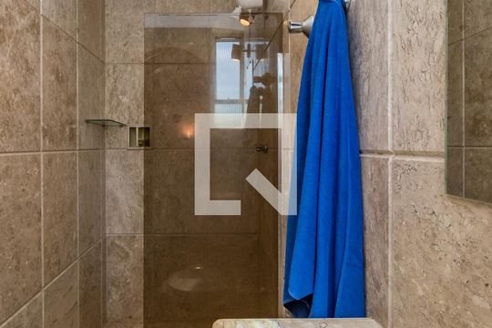Banheiro Social 2 de apartamento para alugar com 3 quartos, 320m² em Vila Paris, Belo Horizonte