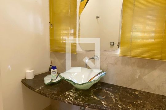 Lavabo de casa de condomínio para alugar com 5 quartos, 1400m² em Alphaville, Santana de Parnaíba