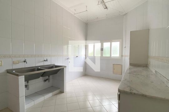Área de Serviço de casa de condomínio para alugar com 5 quartos, 1400m² em Alphaville, Santana de Parnaíba