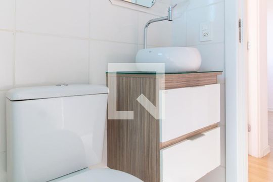 Banheiro de apartamento para alugar com 2 quartos, 45m² em Brás, São Paulo