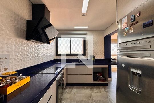Cozinha de apartamento à venda com 3 quartos, 160m² em Vila Guiomar, Santo André