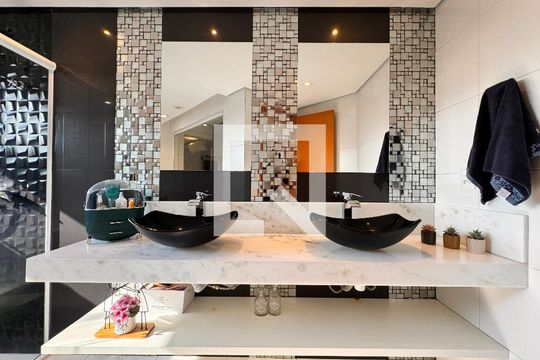 Banheiro suíte 3 de apartamento à venda com 3 quartos, 160m² em Vila Guiomar, Santo André