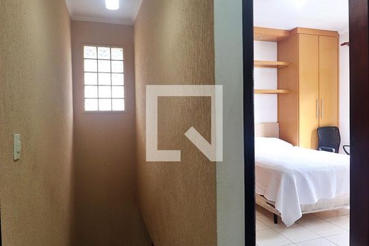 Corredor de casa à venda com 3 quartos, 140m² em Parque das Nações, Santo André