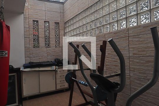 Garagem de casa à venda com 3 quartos, 140m² em Parque das Nações, Santo André