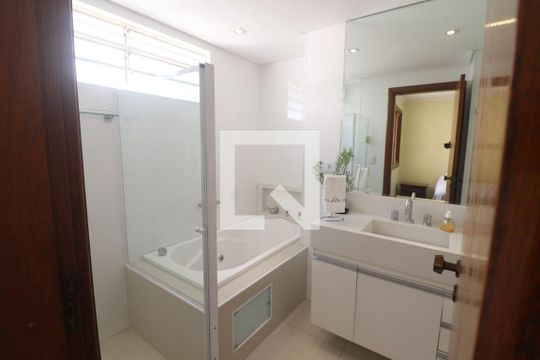 Banheiro Quarto 2 de casa à venda com 4 quartos, 277m² em Jardim Franca, São Paulo