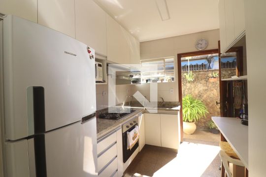 Cozinha  de casa à venda com 4 quartos, 277m² em Jardim Franca, São Paulo