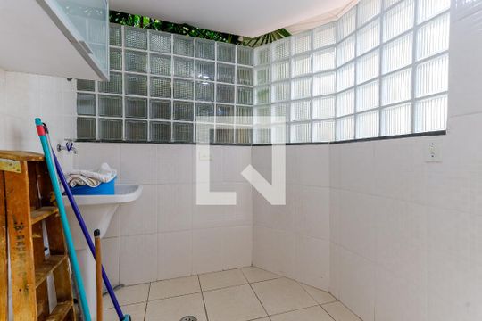 Área de Serviço de casa para alugar com 4 quartos, 300m² em Vila Irmãos Arnoni, São Paulo