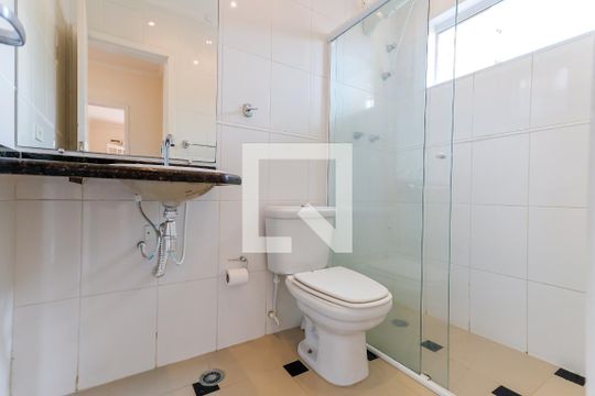 Banheiro de casa para alugar com 4 quartos, 300m² em Vila Irmãos Arnoni, São Paulo