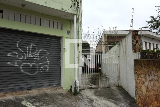 Fachada de casa para alugar com 1 quarto, 35m² em Jardim Consórcio, São Paulo