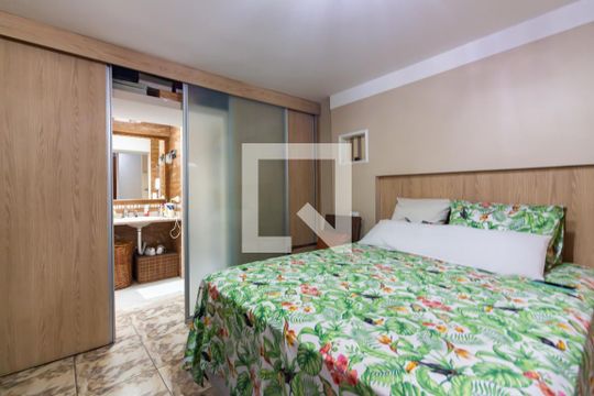 Suíte  de casa à venda com 3 quartos, 200m² em Km 18, Osasco