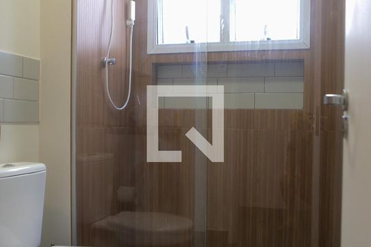 Banheiro de kitnet/studio para alugar com 1 quarto, 38m² em Embaré, Santos