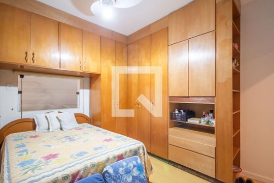 Suíte de casa para alugar com 3 quartos, 250m² em Presidente Altino, Osasco