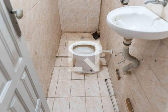 Banheiro de apartamento para alugar com 2 quartos, 50m² em Engenhoca, Niterói