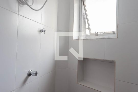 Banheiro de kitnet/studio para alugar com 1 quarto, 31m² em Vila Vera, São Paulo