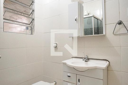 Banheiro social de casa de condomínio à venda com 2 quartos, 80m² em Penha de França, São Paulo