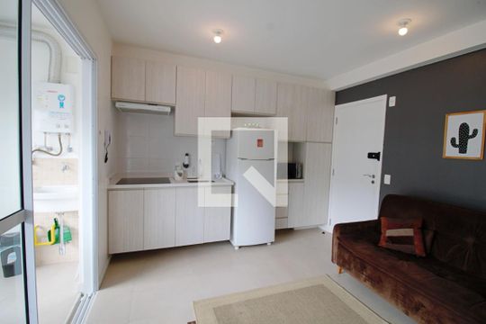 Sala e cozinha de apartamento para alugar com 1 quarto, 38m² em Vila Andrade, São Paulo