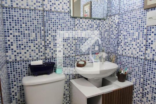 Banheiro de apartamento à venda com 3 quartos, 56m² em Jacarepaguá, Rio de Janeiro