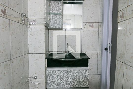 Banheiro de casa para alugar com 1 quarto, 25m² em Parque Regina, São Paulo