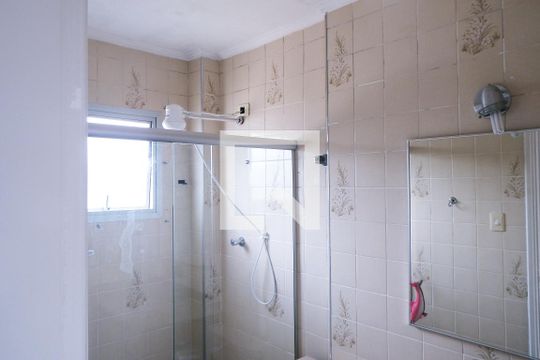 Banheiro da Suíte 1 de apartamento para alugar com 3 quartos, 98m² em Centro, São Vicente