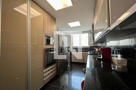 Cozinha de apartamento à venda com 4 quartos, 155m² em Buritis, Belo Horizonte
