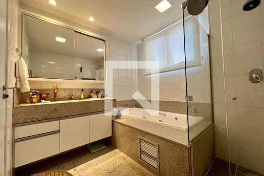 Banheiro 1 de apartamento à venda com 4 quartos, 155m² em Buritis, Belo Horizonte