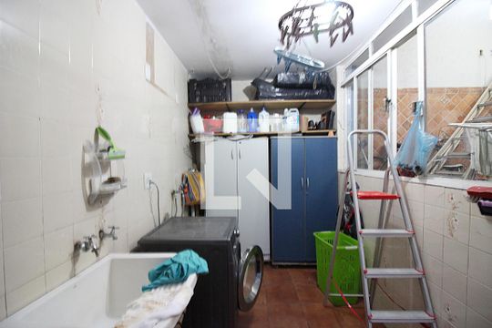 Lavanderia de casa à venda com 3 quartos, 270m² em Taboão, São Bernardo do Campo