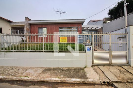 Fachada de casa à venda com 3 quartos, 270m² em Taboão, São Bernardo do Campo