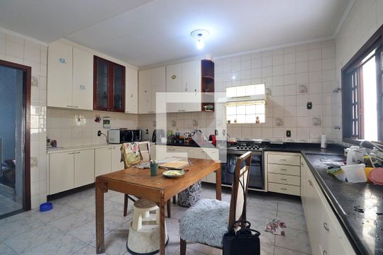 Cozinha de casa para alugar com 4 quartos, 520m² em Santa Maria, Santo André