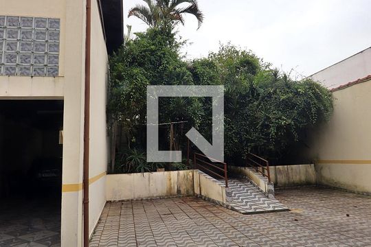 Garagem de casa para alugar com 4 quartos, 520m² em Santa Maria, Santo André