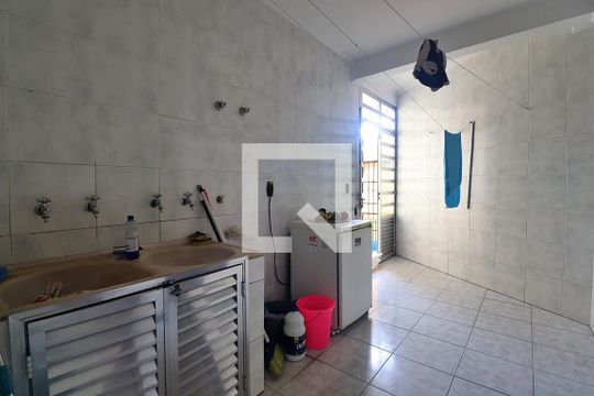Lavanderia de casa para alugar com 4 quartos, 520m² em Santa Maria, Santo André
