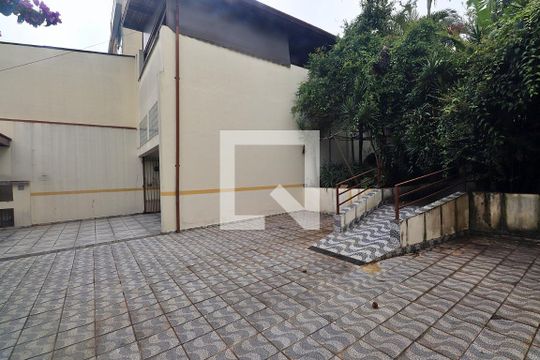Garagem de casa para alugar com 4 quartos, 520m² em Santa Maria, Santo André