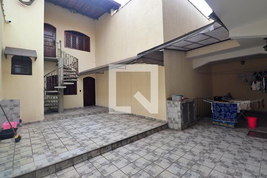  Quintal fundo de casa para alugar com 4 quartos, 520m² em Santa Maria, Santo André