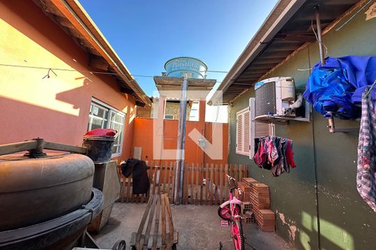 Área Externa de casa à venda com 2 quartos, 90m² em Santos Dumont, São Leopoldo