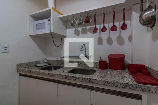 Cozinha de apartamento para alugar com 1 quarto, 39m² em Centro, Florianópolis