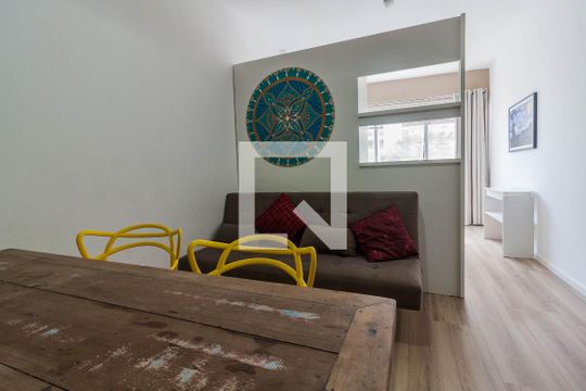 Sala de apartamento para alugar com 1 quarto, 39m² em Centro, Florianópolis