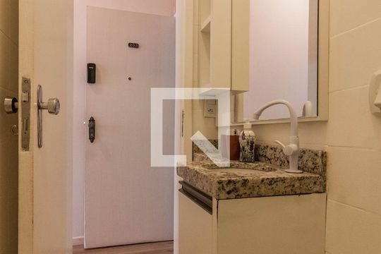 Banheiro de apartamento para alugar com 1 quarto, 39m² em Centro, Florianópolis