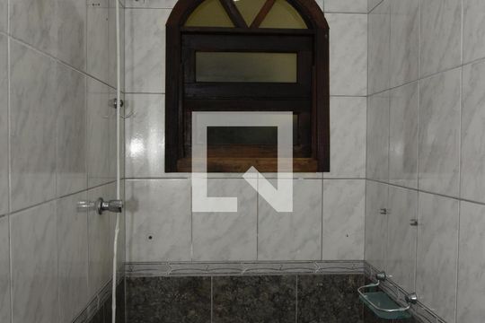 Banheiro de kitnet/studio para alugar com 1 quarto, 35m² em Vila Anhangüera, São Paulo